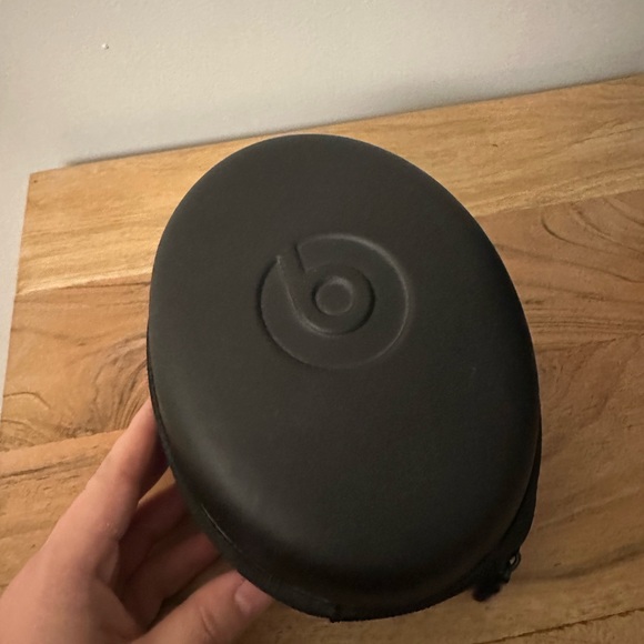 Beats Studio U.S. (Special Edition)Headphones - Excl Military Edition - Picture 2 of 2